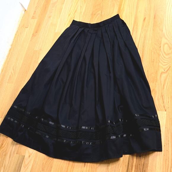Vintage women's Black Full skirt size size 4-6 - Picture 1 of 8